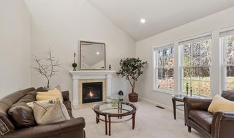 35 Greenside Ln 35, Acton, MA 01720