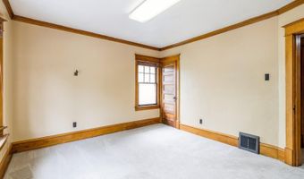 615 Kellogg Ave, Ames, IA 50010