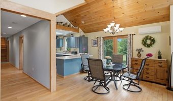 405 Old W Rd, Arlington, VT 05250