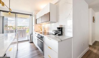 250 S REYNOLDS St 1004, Alexandria, VA 22304