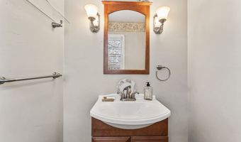 6 Advocate Pl, Danbury, CT 06810