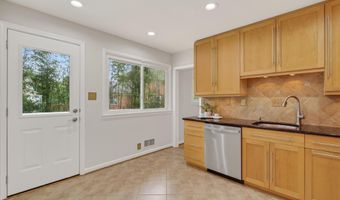 5701 RADNOR Ct, Bethesda, MD 20817
