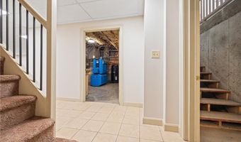 825 Woonsocket Hill Rd, North Smithfield, RI 02896