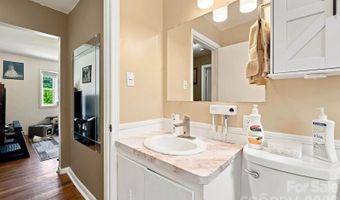 376 School Rd E, Asheville, NC 28803