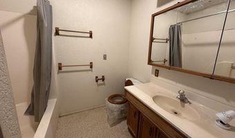 208 S White Oaks Ave, Capitan, NM 88316