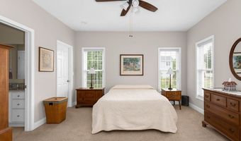 4 Candlelight Ln, Bellingham, MA 02019