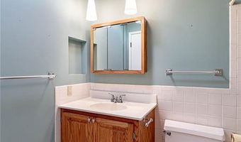 707 Bitterfield Dr, Ballwin, MO 63011