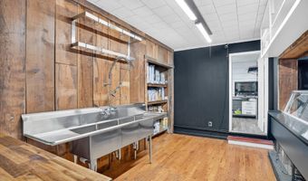 33 W Olive St, Aurora, MO 65605