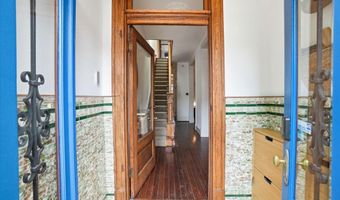210 8TH St SE, Washington, DC 20003