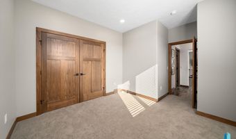 1012 S Nicholas Ave, Brandon, SD 57005