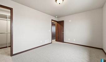2820 E Hazelnut St, Brandon, SD 57005