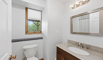 3 Larissa Ct, Airmont, NY 10952