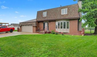 302 Village Cir, Altoona, IA 50009