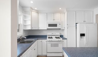 45 W 19th St, Avalon, NJ 08202