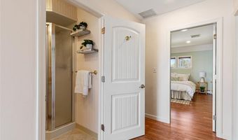 15 Shore Dr, Barrington, RI 02806