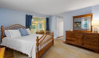 28 Lincoln Dr, Acton, MA 01720
