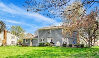 525 Skyline Dr, Algonquin, IL 60102