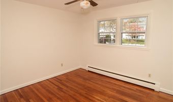 7 Smithfield Dr, Middletown, RI 02842