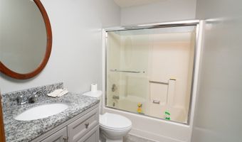 1005 6th St NW, Altoona, IA 50009