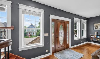 108 N Main St, Algonquin, IL 60102