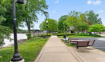 108 N Main St, Algonquin, IL 60102