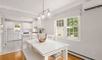 28 Wilbur Ave, Newport, RI 02840