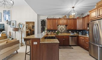 1 Indian Neck Ave APT 6, Branford, CT 06405