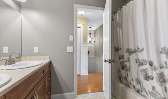 27 Crows Nest Ln 7E, Danbury, CT 06810
