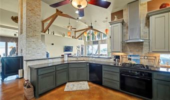 100 Dolphin Ct, Aransas Pass, TX 78336