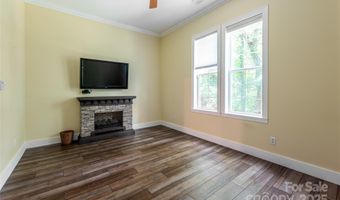 47 Timberwood Dr, Asheville, NC 28806