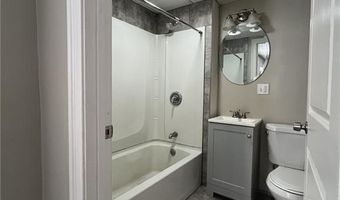 217 State St 2R, Bristol, RI 02809