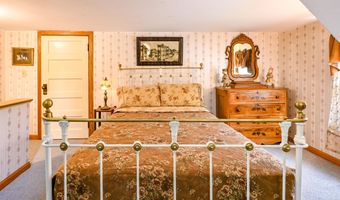 852 Pequawket Trl, Baldwin, ME 04091