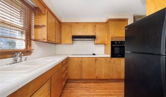 83 FESSENDEN St, Warwick, RI 02886