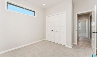 2516 E Chestnut Trl, Brandon, SD 57005
