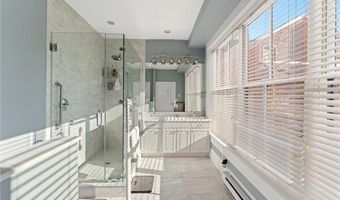 423 Hope St C, Bristol, RI 02809