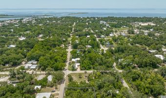 216 8th St, Apalachicola, FL 32320