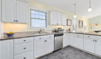 18 STARFISH Dr, Narragansett, RI 02882