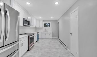 9 Holt St, Amityville, NY 11701