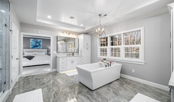 30 Lenihan Ln, East Greenwich, RI 02818