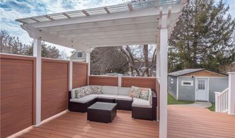 100 Renfrew Ave, Middletown, RI 02842