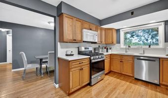 9828 Whitcomb Ln, Affton, MO 63123