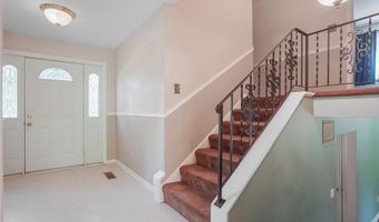240 S Park Dr, Aurora, OH 44202
