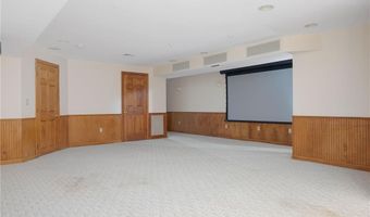 38 Miss Fry Dr, East Greenwich, RI 02818
