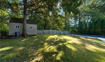 37 Carriage Rd, Cranston, RI 02920