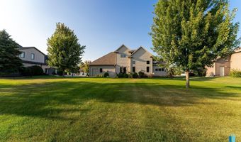 907 St Andrews Dr, Beresford, SD 57004