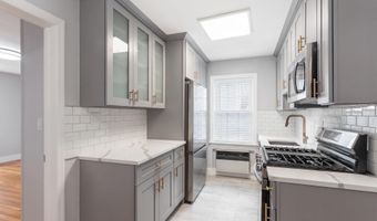 32 KELLY Pkwy, Bayonne, NJ 07002