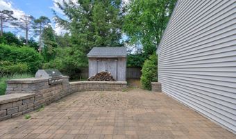 10 Hemlock Rd, Andover, MA 01810