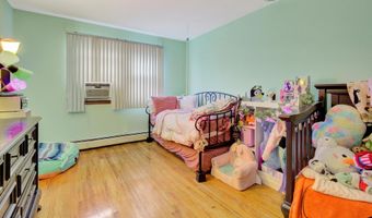 25 Linden St, Bayonne, NJ 07002