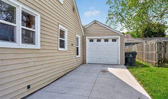 1133 Prairie St, Adel, IA 50003