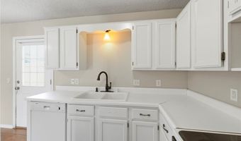 2515 SE 4th St, Bentonville, AR 72712